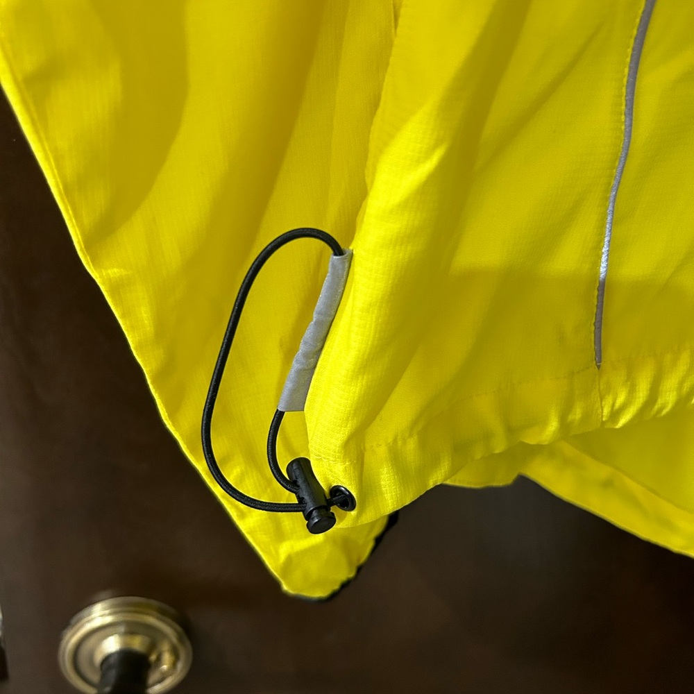 Bellwether Vibrant Yellow Cycling Windbreaker Size Medium - Picture 2 of 7